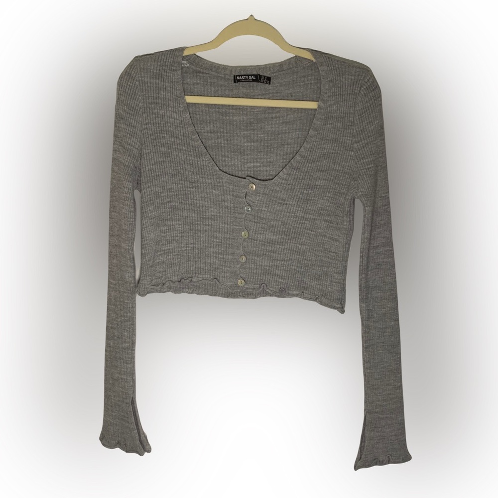 Gray ribbed cropped sweater with buttons